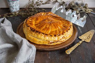 The traditional galette des rois... in the Léonie way
